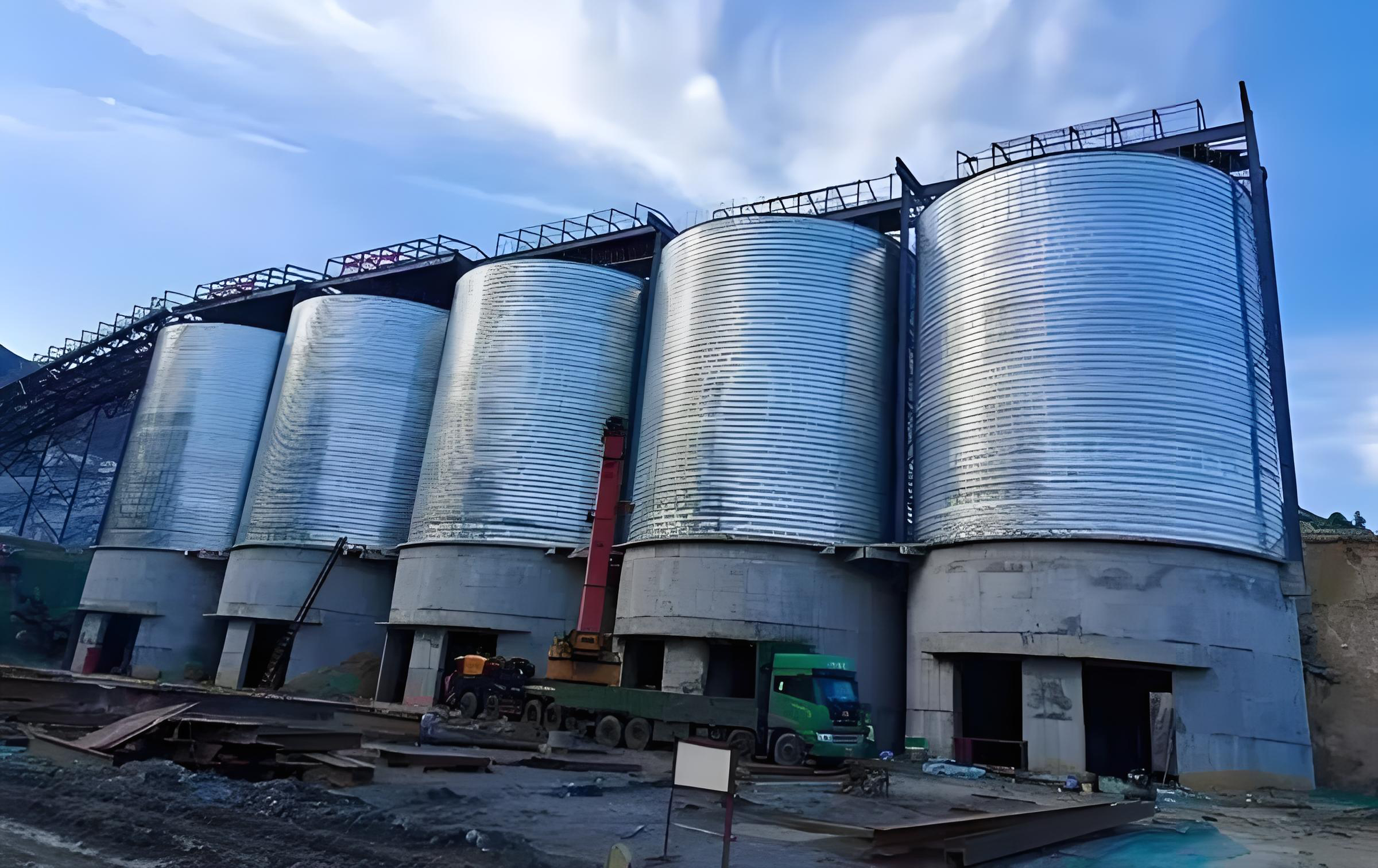 西安螺旋咬口鋼板倉施工現場